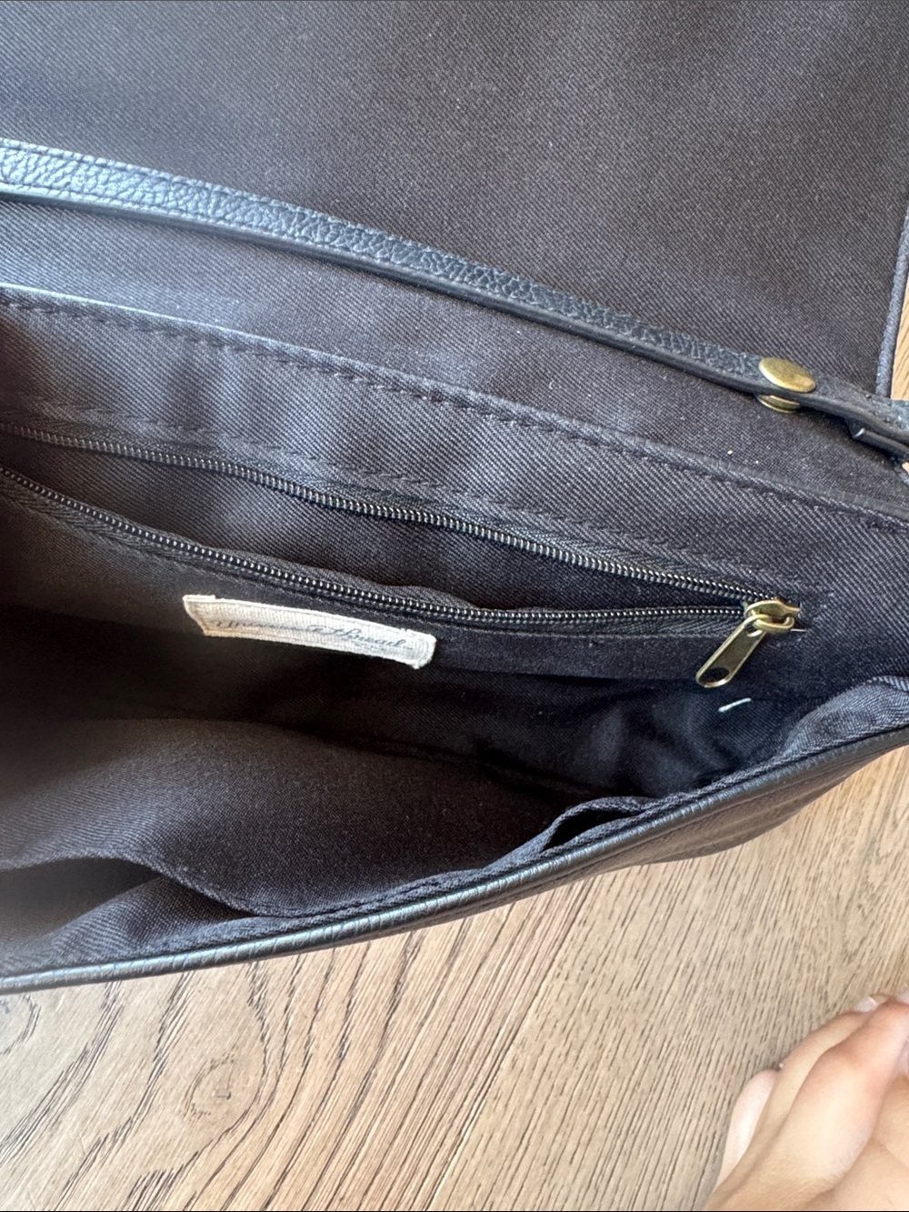 Universal Thread Purse - Picture 2 of 3